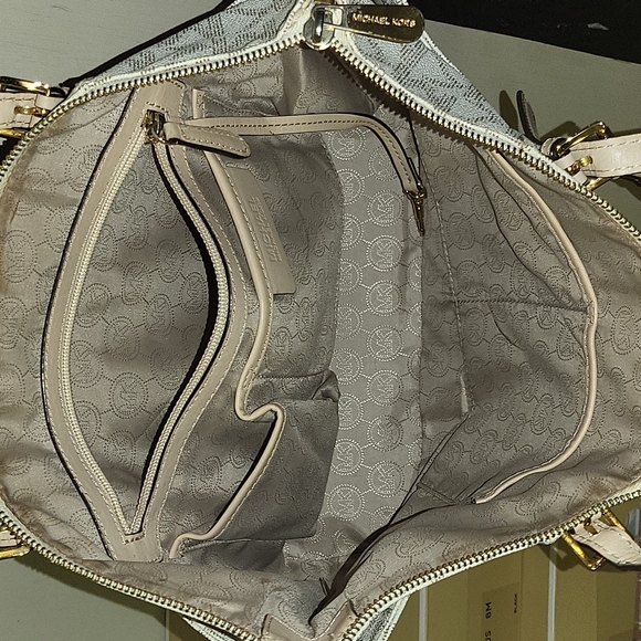 Michael Kors Jet Set Logo E/W Top Zip Tote - Picture 4 of 11